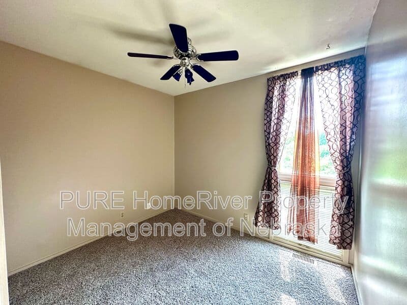 Omaha Townhome: 1631 N 109th Plz