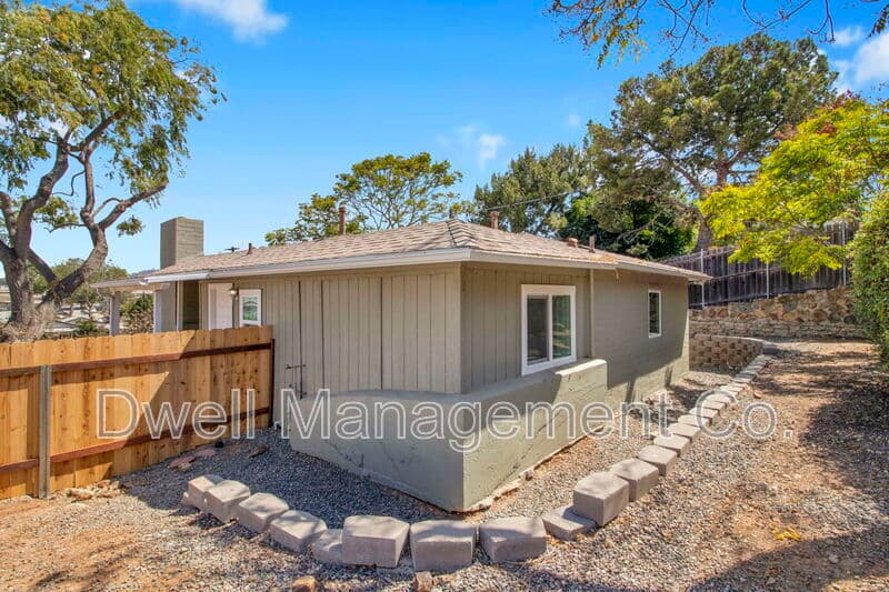 Spring Valley House: 9105 Rosedale Dr