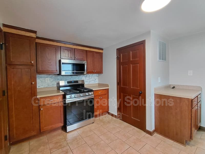 Merrillville House: 2627 West 84th Place