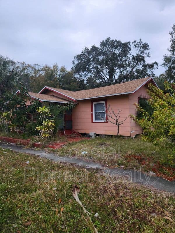 St Petersburg House: 701 Newton Ave S