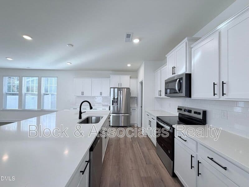 Raleigh House: 5128 Ranger Grove Way