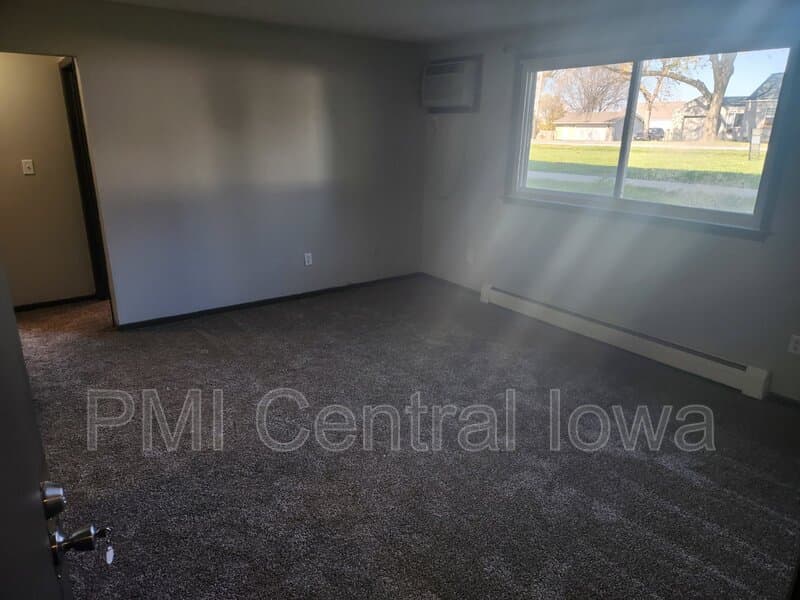 Waukee Condo: 450 Laurel St