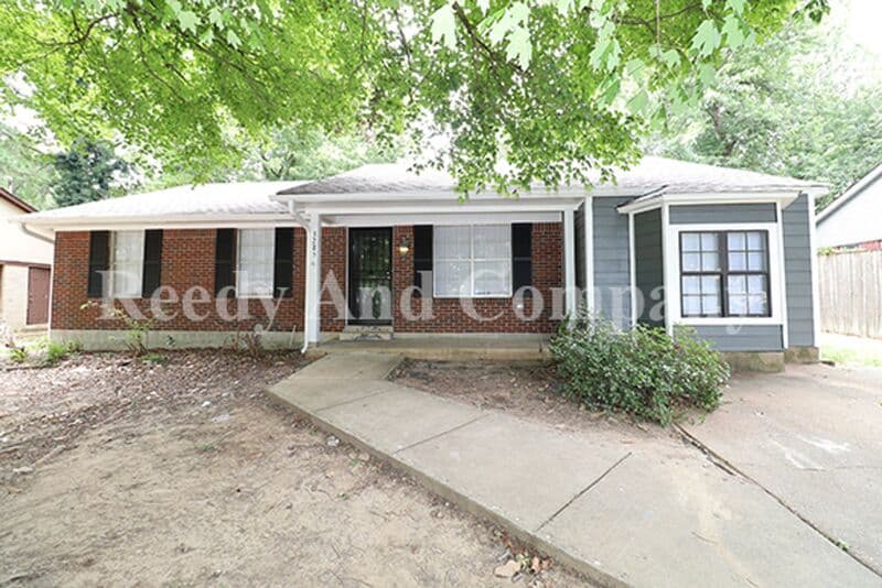 Horn Lake House: 3285 Mayfair Dr