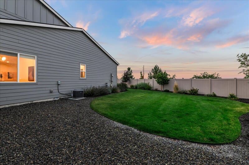 Star House: 2218 North Leatherwood Avenue