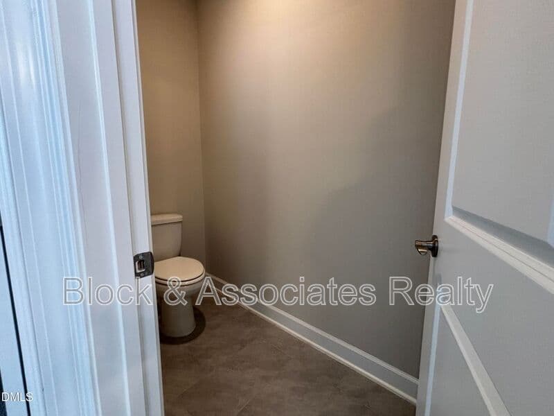 Wake Forest House: 2020 Edens Ridge