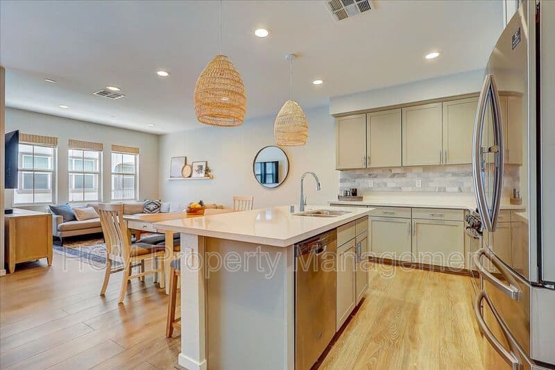 Lake Forest House: 303 Limestone