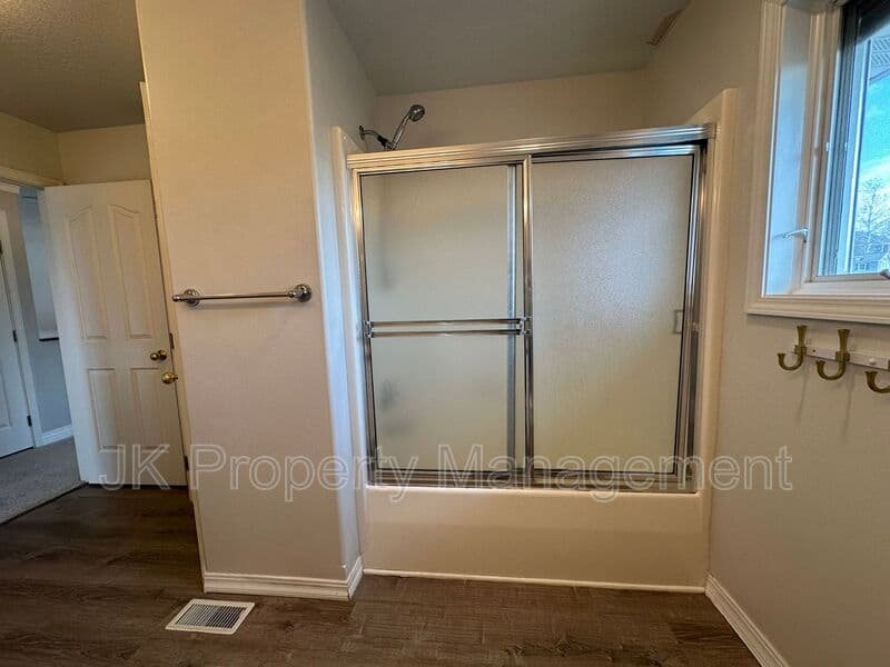 Great Falls House: 1005 34th Ave NE