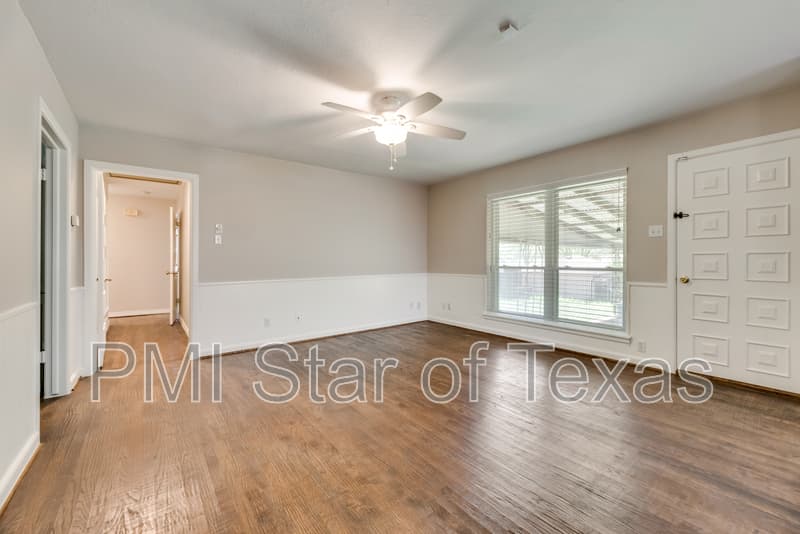 Dallas House: 11643 Rogue Way