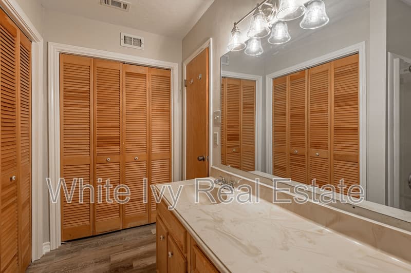 Huntsville House: 610 Normal Park Dr