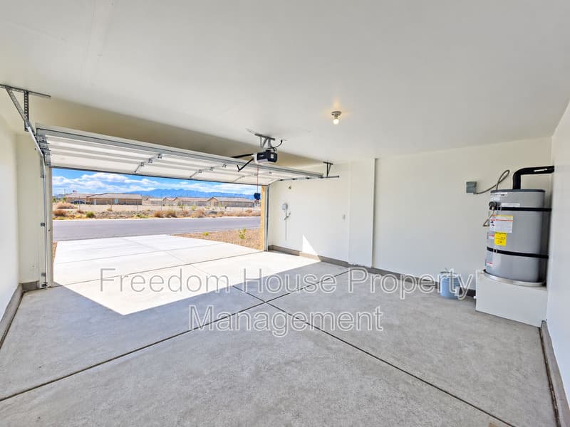 Pahrump House: 766 Makenna Rain Drive