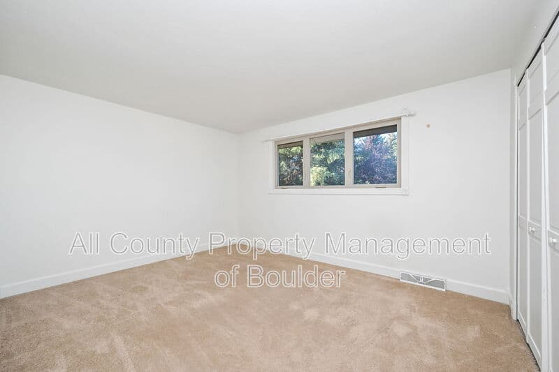 Boulder House: 4453 Pali Way
