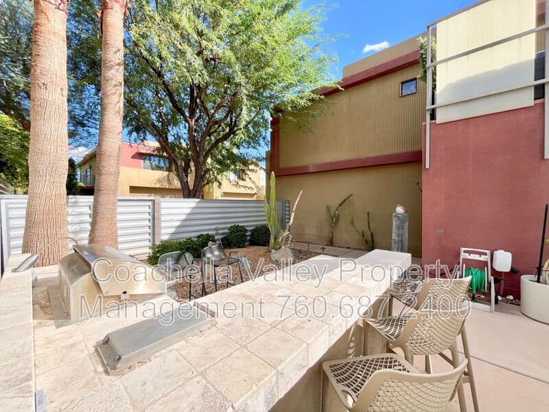 Palm Springs House: 353 Cheryl Dr