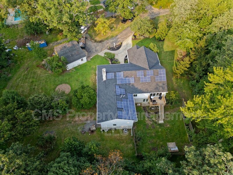 Morganville House: 17 Bauers Ln