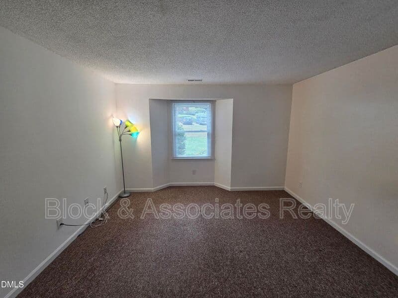 Raleigh Condo: 2011 Quaker Lndg