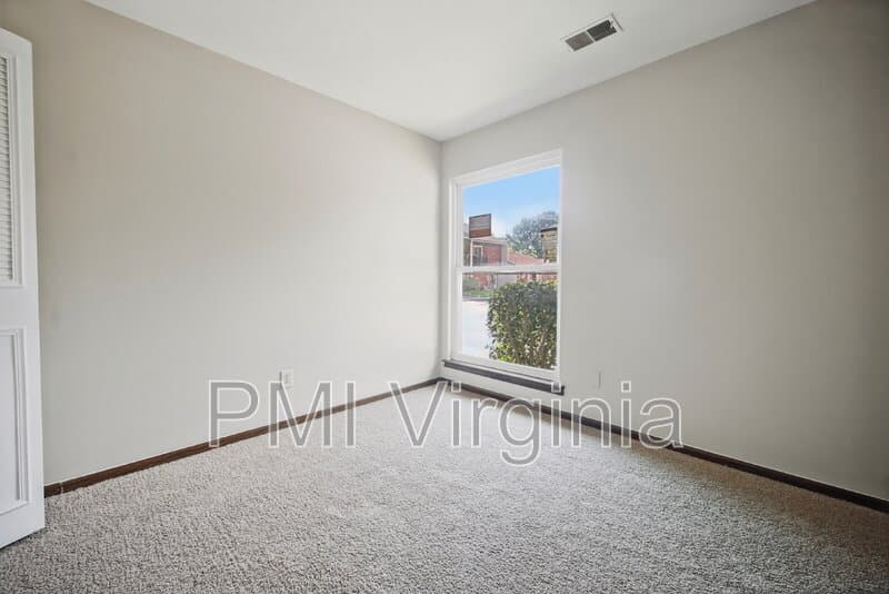 Norfolk Townhome: 1474 E Tanners Creek Dr