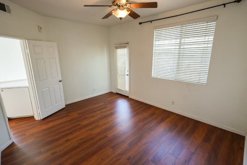 Long Beach House: 2942 Claremore Ln