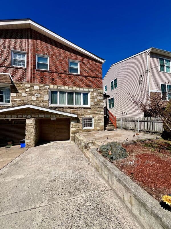 Philadelphia House: 2988 Welsh Rd