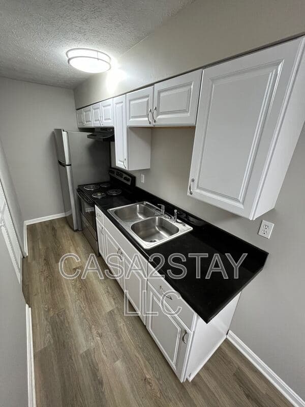 Radcliff Condo: 672 Knox Blvd