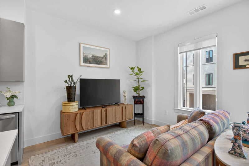 Savannah Condo: 2613 Montgomery Street