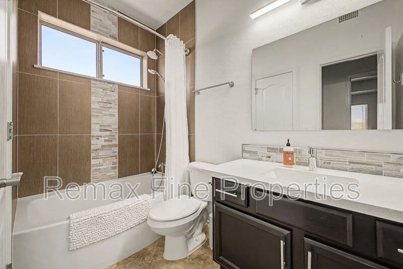Mesa House: 3563 N Tuscany