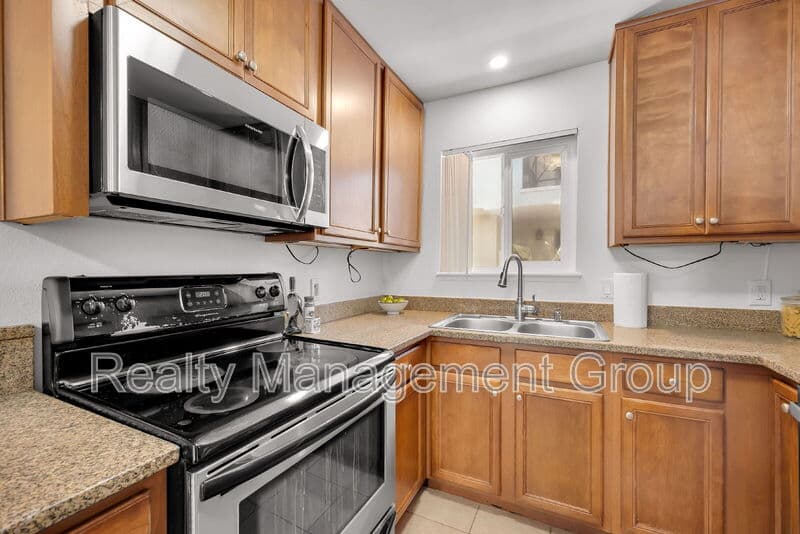 San Diego Condo: 1756 Essex Street
