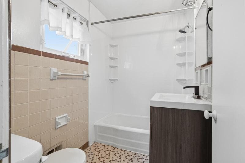 Pittsburgh House: 2046 Pioneer Avenue