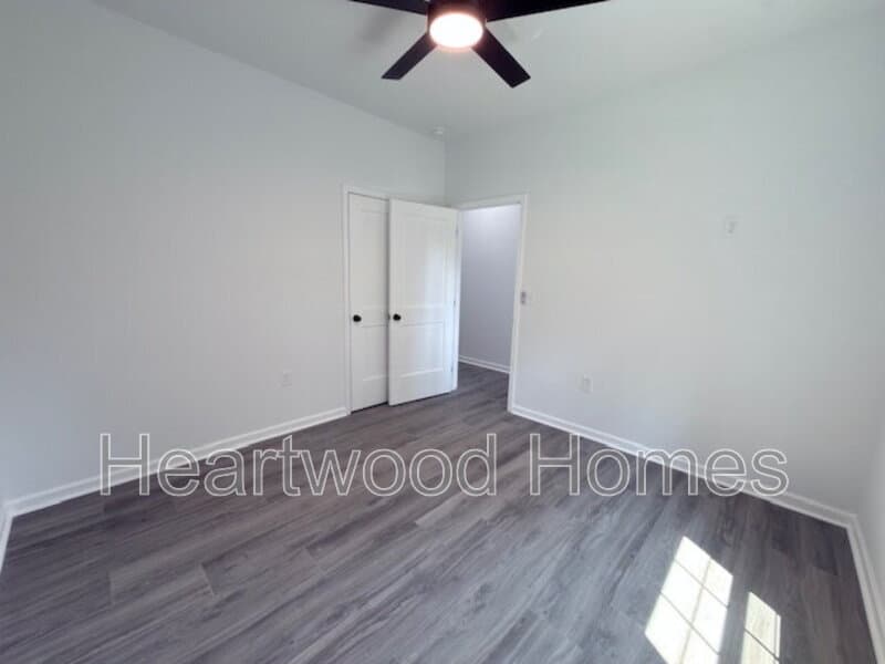 Columbia House: 212 Lincolnshire Boulevard