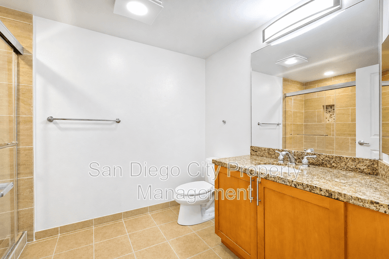 San Diego House: 253 10th Ave