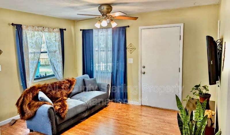 Archer House: 14556 SW State Road 45