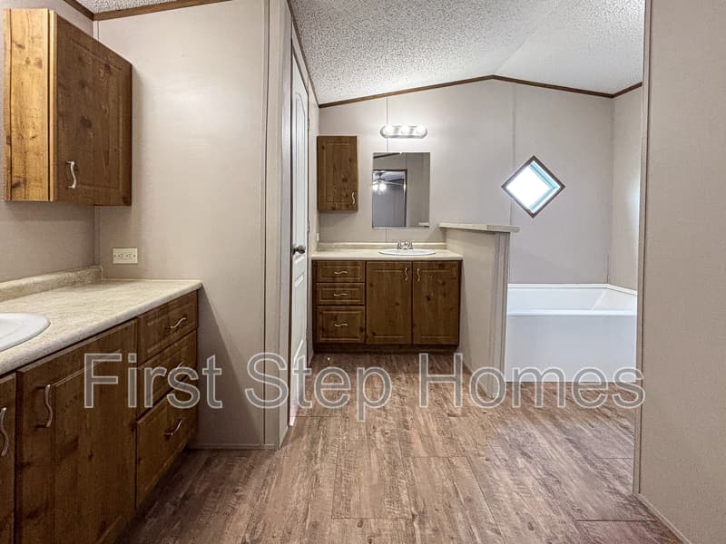 Tyler House: 618 San Rafael St
