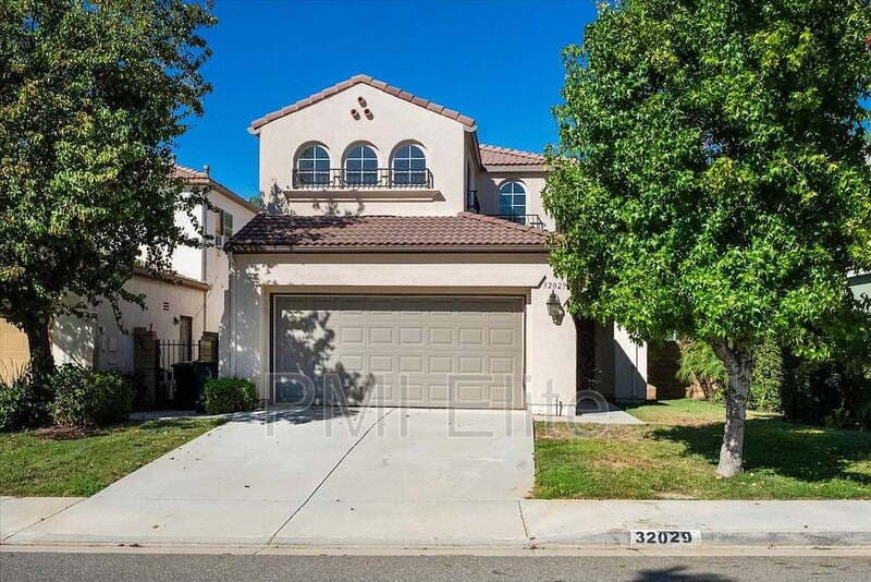 Castaic House: 32029 Cypress Way