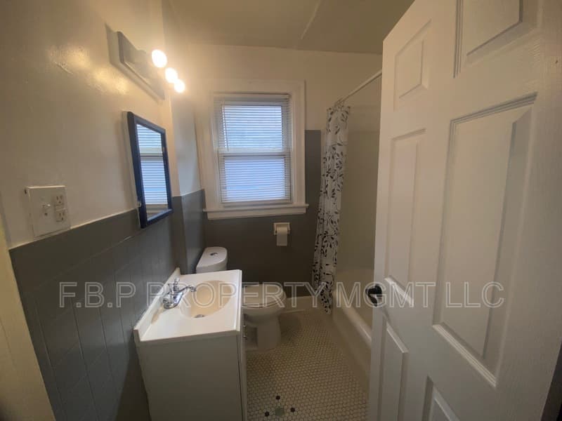 Detroit Apartment: 3831 Waverly