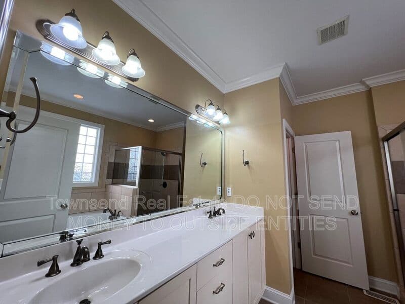 Fayetteville House: 2210 Westdale Dr