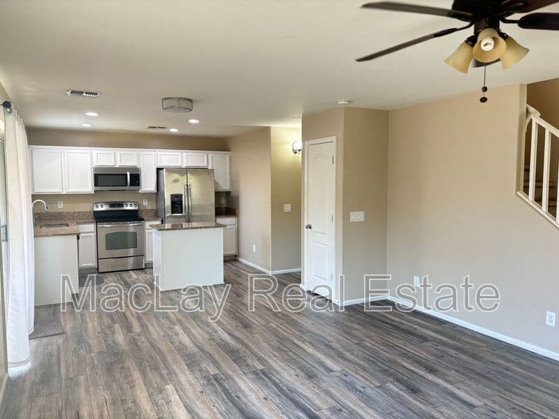 Glendale House: 7265 W Glenn Dr