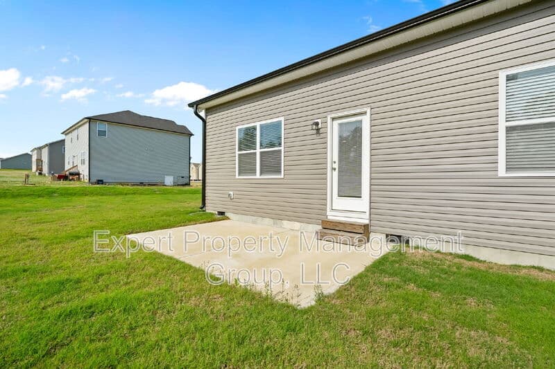 Four Oaks House: 482 Olivia Crossing Court