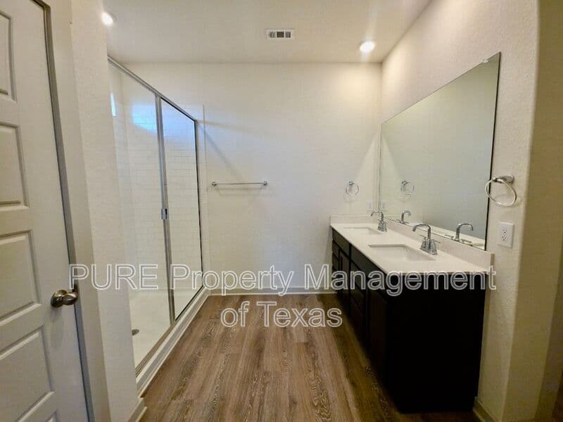 Manor House: 14301 McArthur Dr