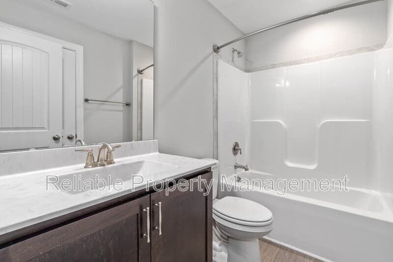 Clayton House: 102 Wicklow Ct