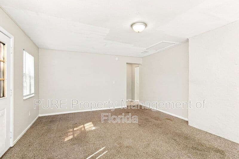 Summerfield House: 13606 SE 48th Court