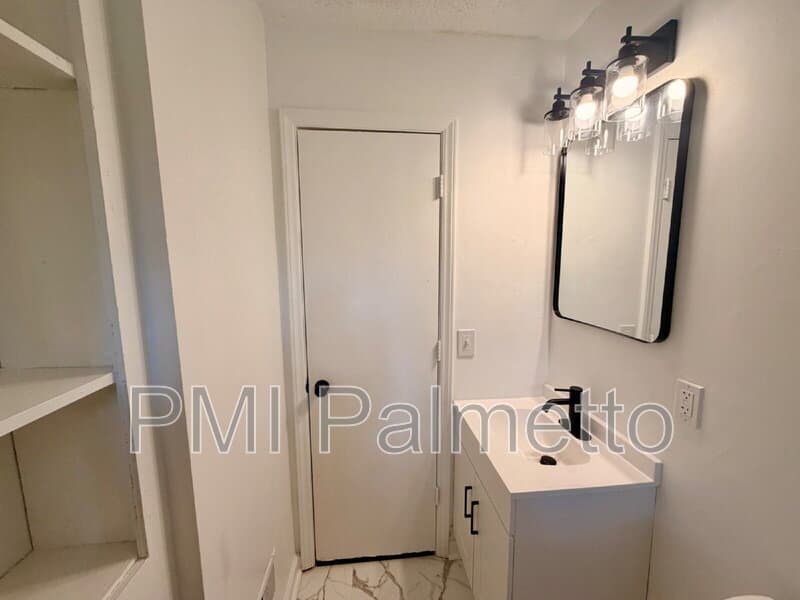 Columbia House: 128 Crestmore Drive