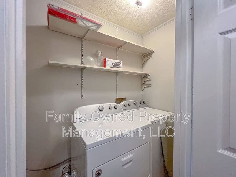 Summerville House: 806-B N Magnolia St