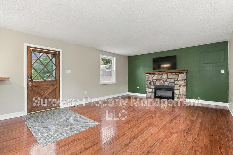 Ardmore House: 2515 Belmont Ave