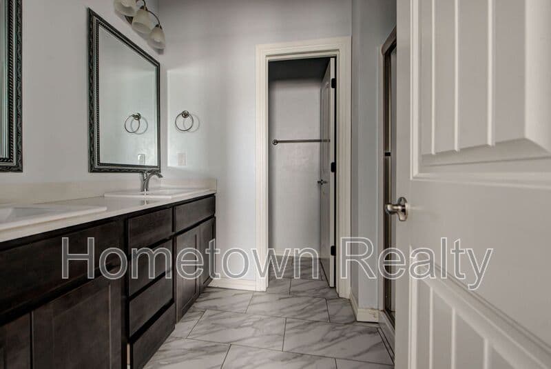 Edmond Townhome: 459 S Fretz Avenue