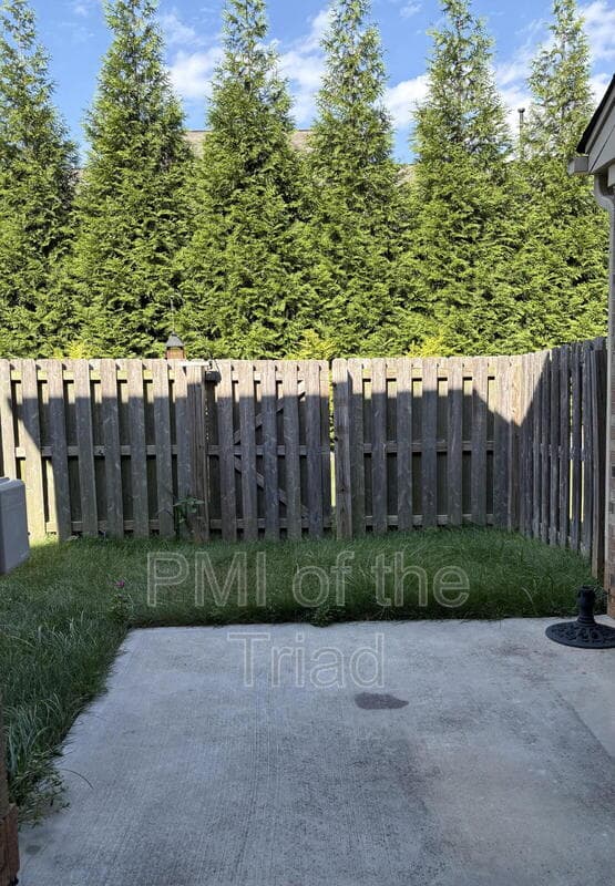 Walkertown Townhome: 2953 York Place Dr