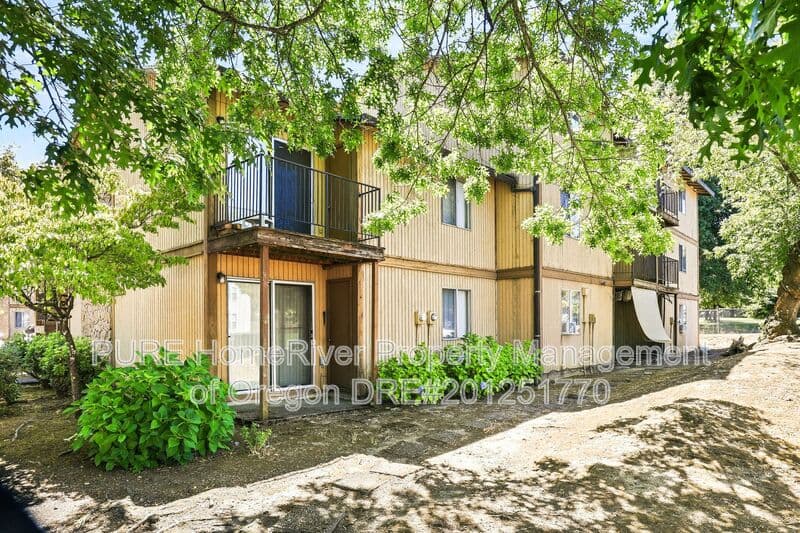 Portland Apartment: 14124-14212 NE Sandy Blvd