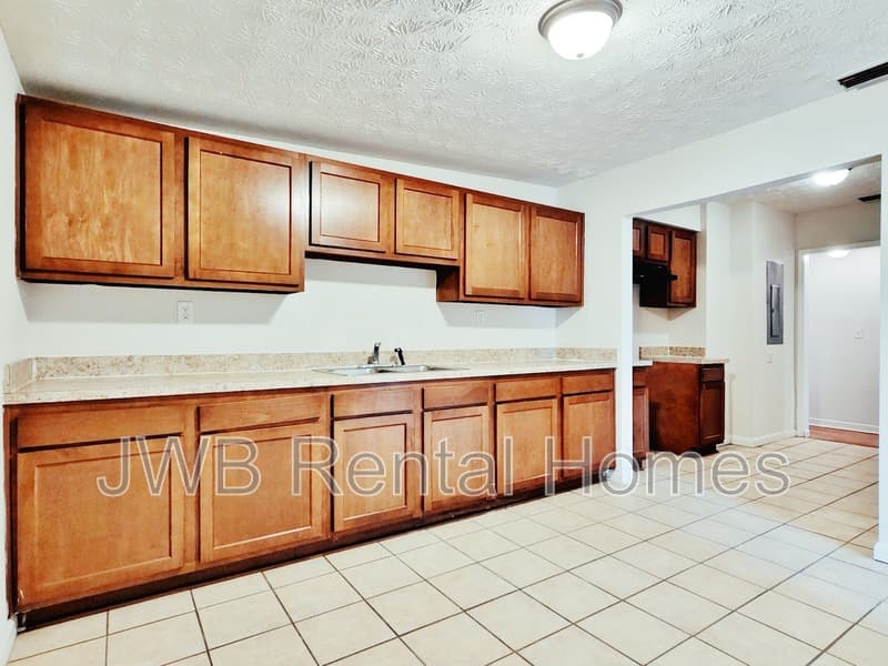 Jacksonville House: 4672 Sussex Ave