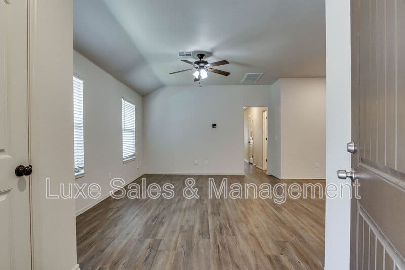 Edmond House: 341 Chalk Hill Ct