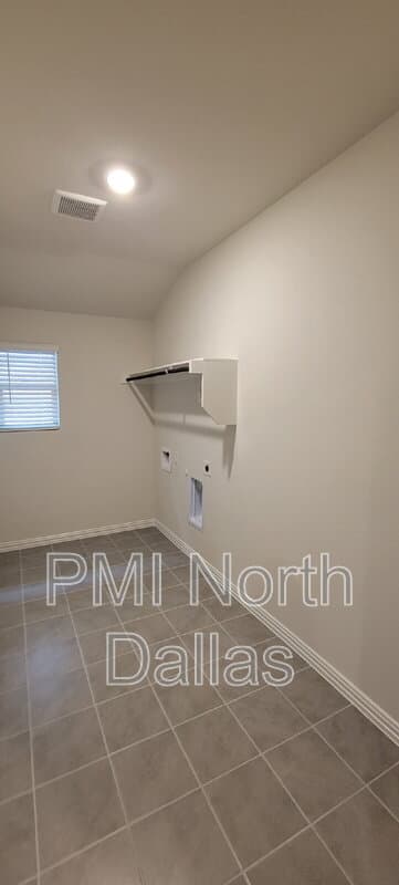 Fort Worth House: 2633 Oneida Lane