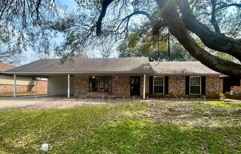 Bossier City House: 2320 Melrose Ave