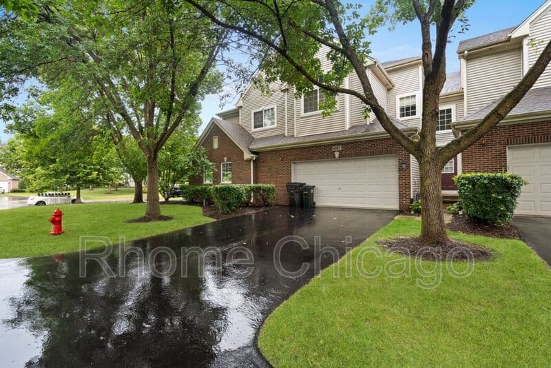 Hoffman Estates House: 6087 Halloran