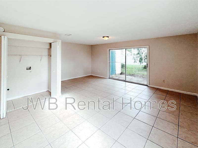Atlantic Beach Townhome: 65 W 5th St